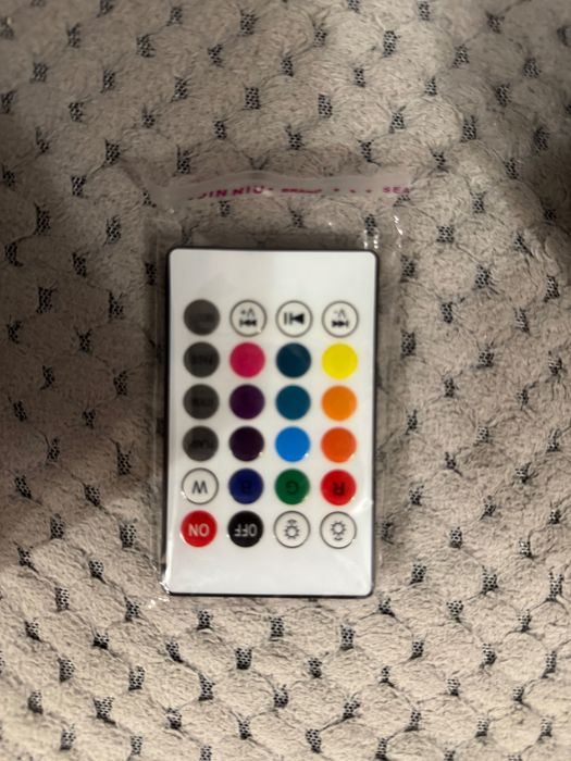 Bec led cu telecomandă și bluetooth