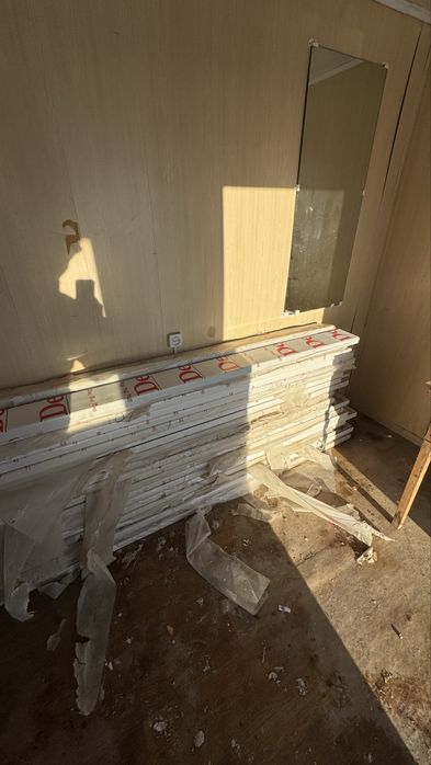 Подоконник.