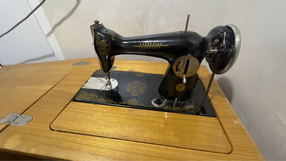 Шевна машина UNION с шкаф и педал