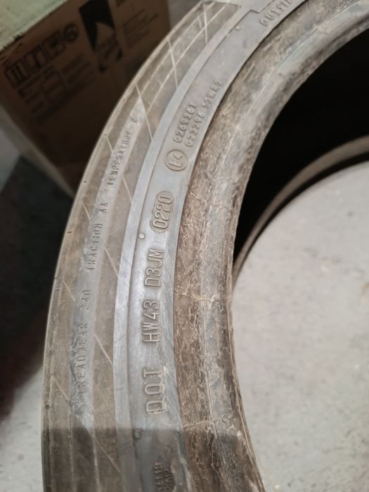 Продам пару 265 40 R21