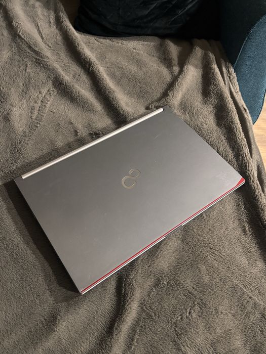 Fujitsu• i7-6720HQ• Nvidia 4Gb• 16gb ram• SSD 512• Workstation/Gaming