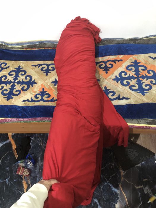 Продаеться ткань  красный новый 35х2 метр