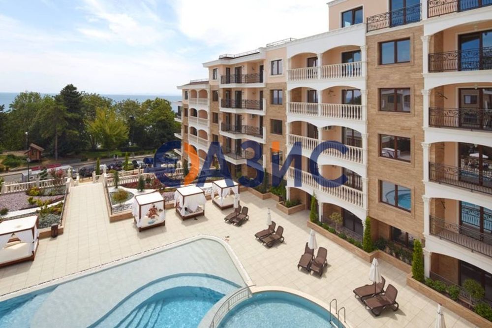 Четиристаен апартамент на първа линия комплекс Valencia Gardens, 325