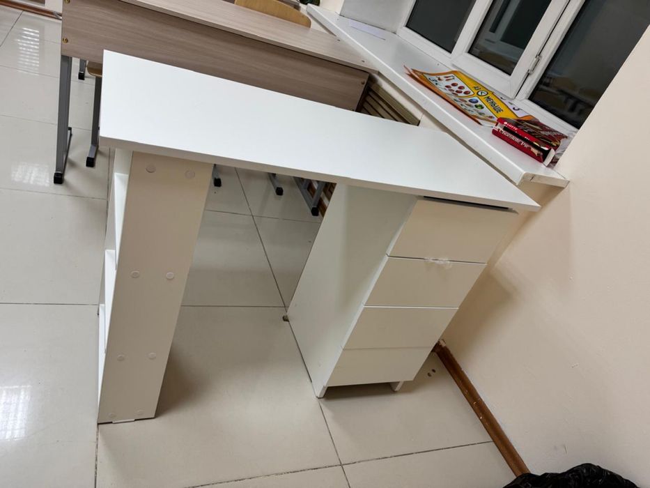 Детские парты со стульями