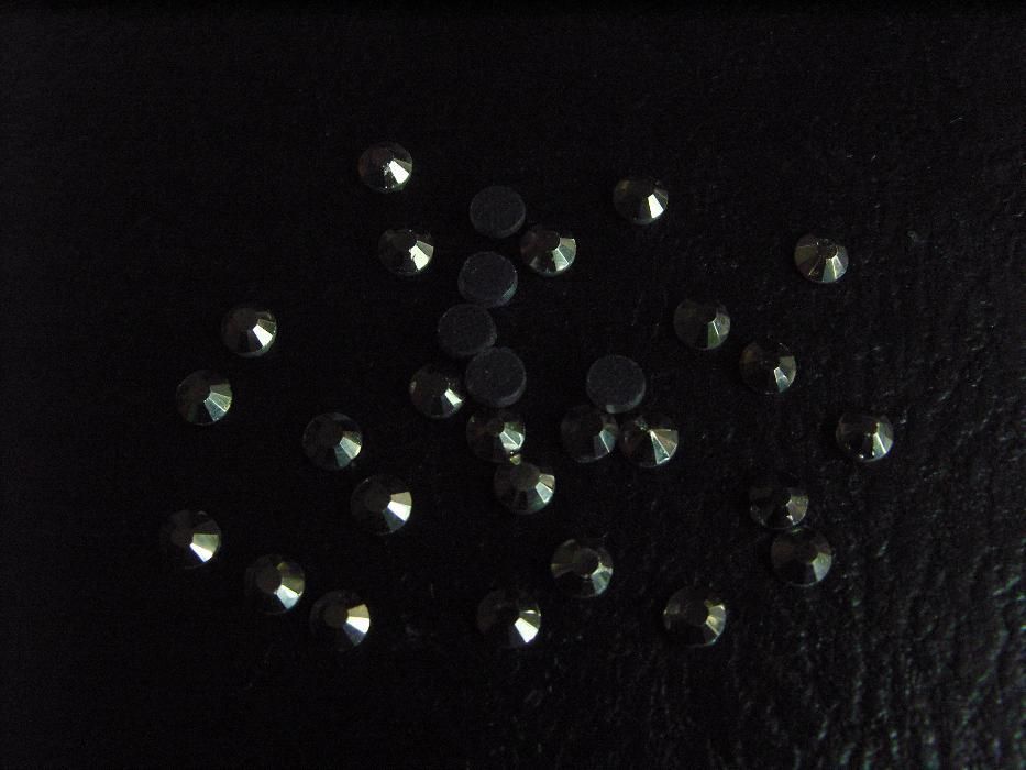 Продам стразы Сваровски