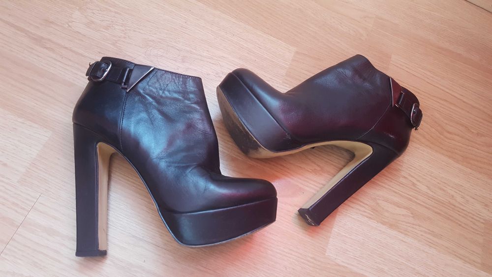 Ghete/ botine negre din piele marimea 38