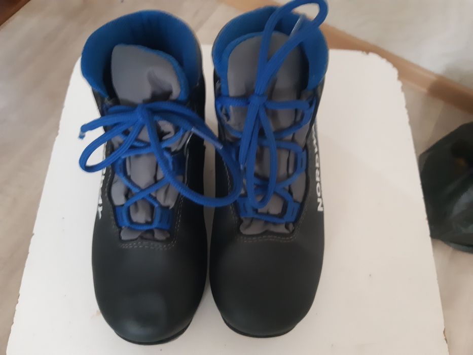 Продам детские лыжные ботинки. Размер 31.
