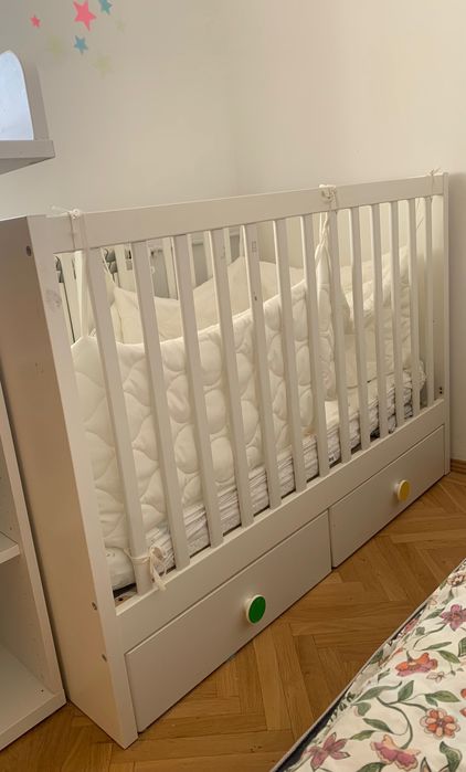 Patut + masa de infasat bebe de la 0 la 2 ani(ikea)