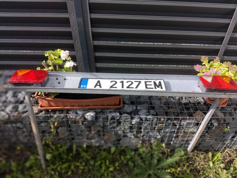 Продавам лодка с извън бордов двигател и колесар