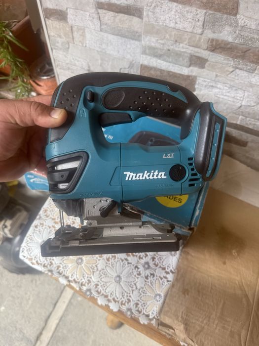 Акумулаторният прободен трион (зеге) Makita