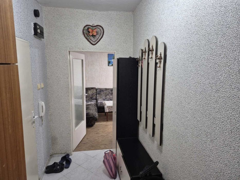 Давам тристаен апартамент под наем