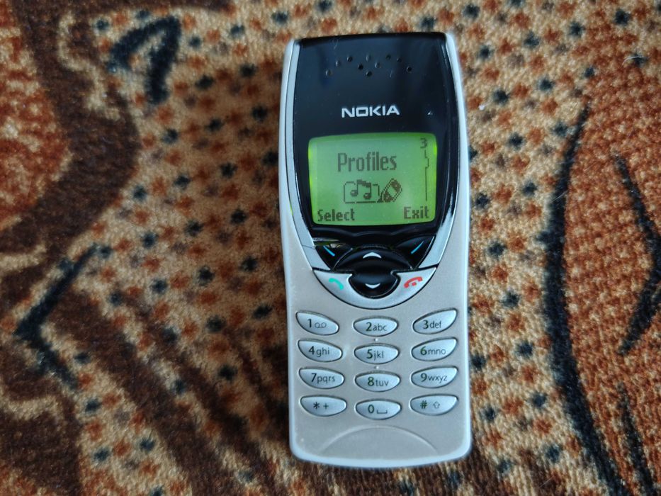 Продавам Nokia 8210 и Nokia 8910i