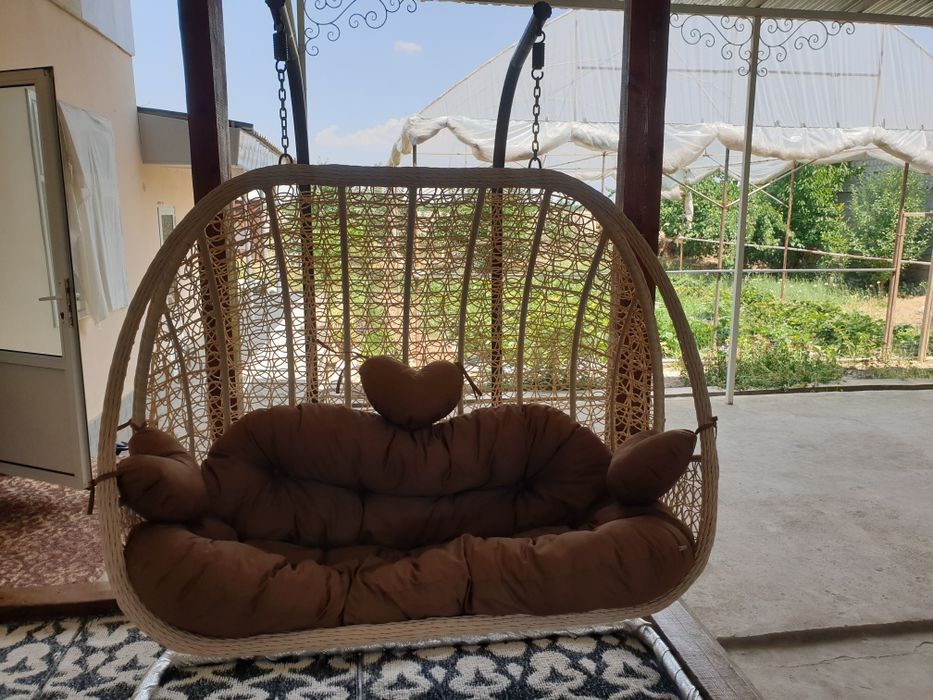 Срочно продоётся диван качеля ,за отличную цену,вместимость 3 человека