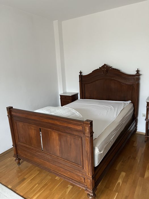 Френска махагонова спалня с мебели с мрамор