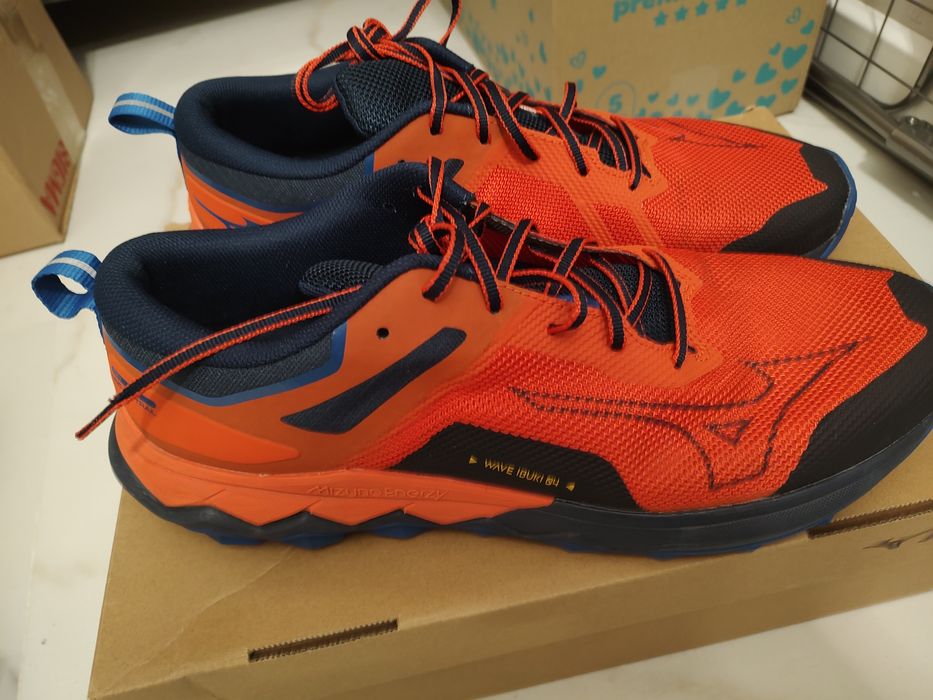 Маратонки на Mizuno