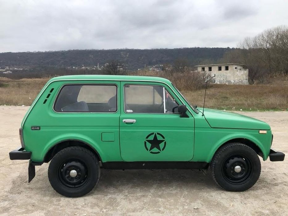 На части Lada Niva 1.7i