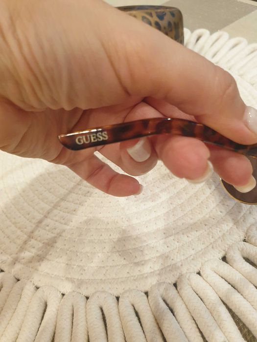 Слънчеви очила Guess с леопардова рамка