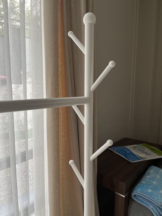 Вешалка наполная с колесиками