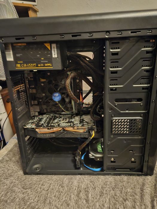 Vând unitate Pc DDR4 i5 8400 placa video 6 gb și 8 gb ram