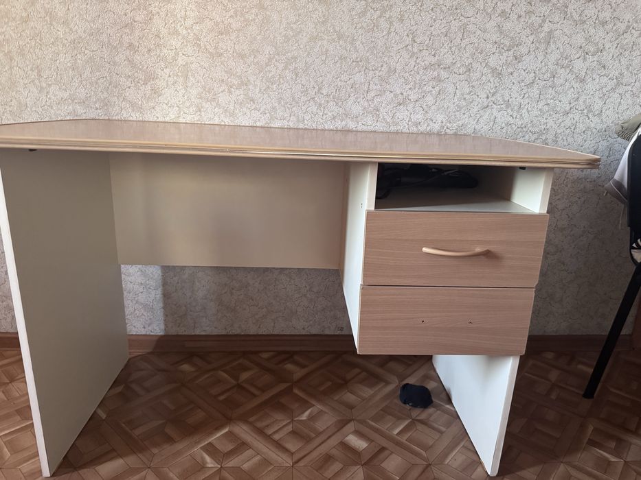 Продам стол письменный