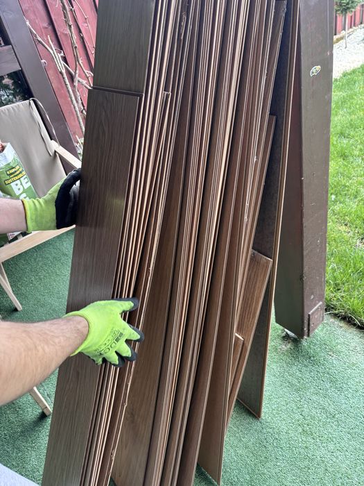 parchet in stare buna 16 metri patrati