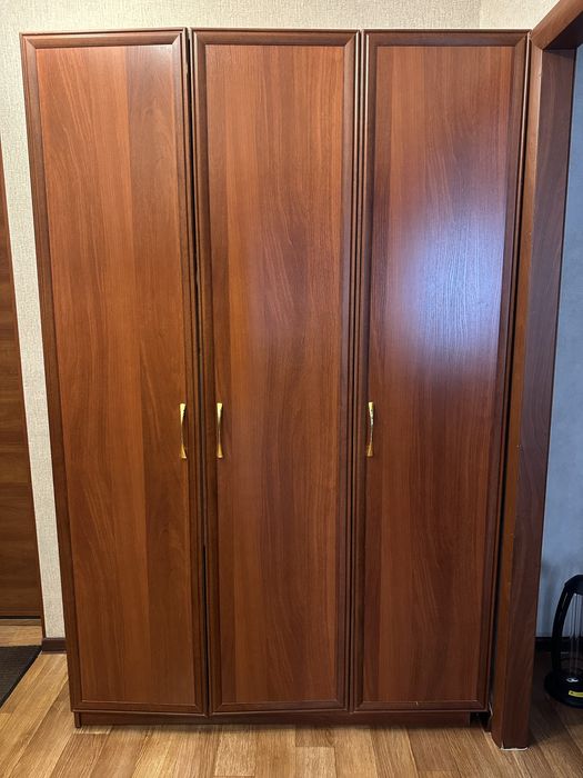 Продам шкафы, комод, вешалка (прихожая) в отличном состоянии