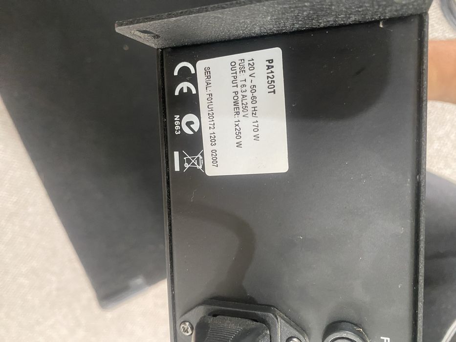 Vând un amplificator Electro-Voice