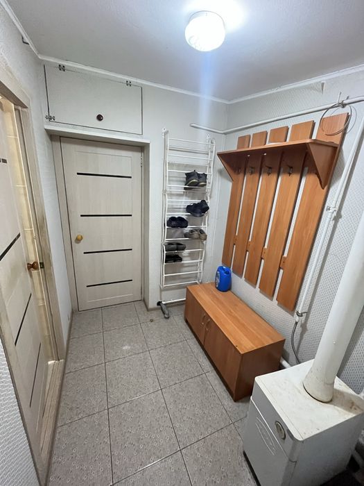 Продам дом в общем дворе район Кирова.