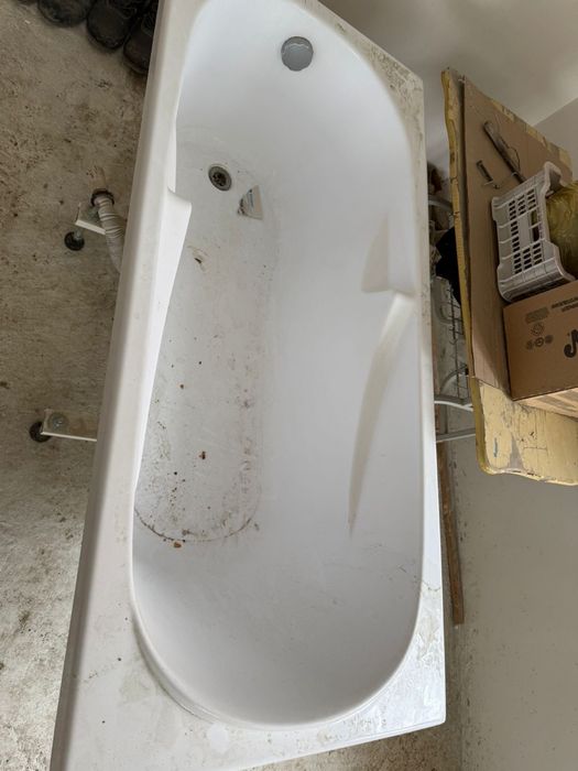 Ванна в хорошем состоянии.