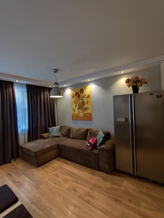 Дава се под наем Тристаен апартамент в Варна, Гръцка махала - 120 кв.м за 1275 € - Снимка #4