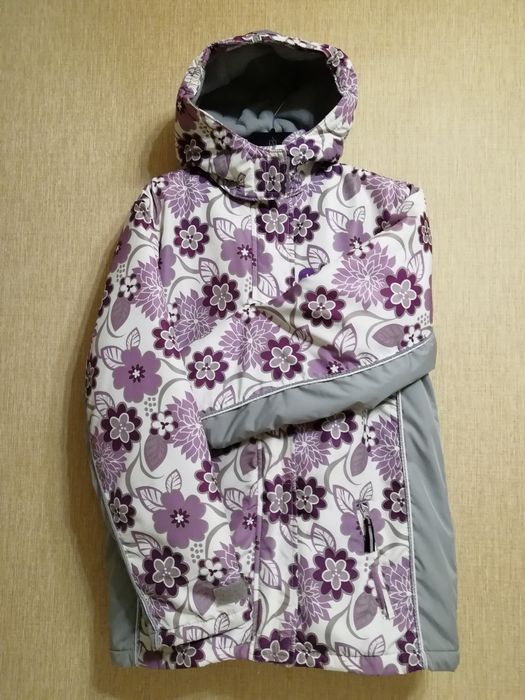 Куртка с капюшоном  на синтепоне  недорого.