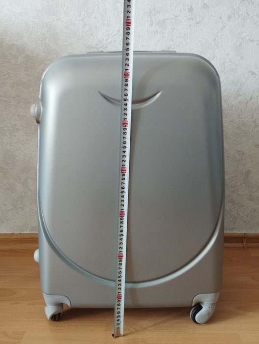 Продаётся чемодан