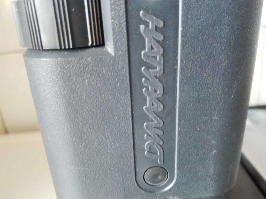 Микроскоп , камион и стара абаджийска ножица .