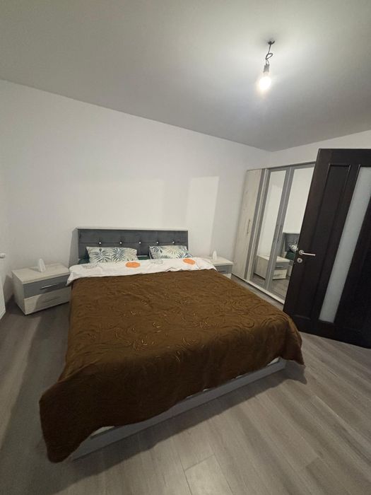 Închiriez apartament