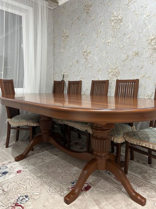 Стол из натурального дерева