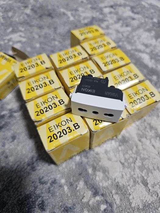 Vând 14x Prize modulare Vimar Eikon 20203.B – Noi, sigilate