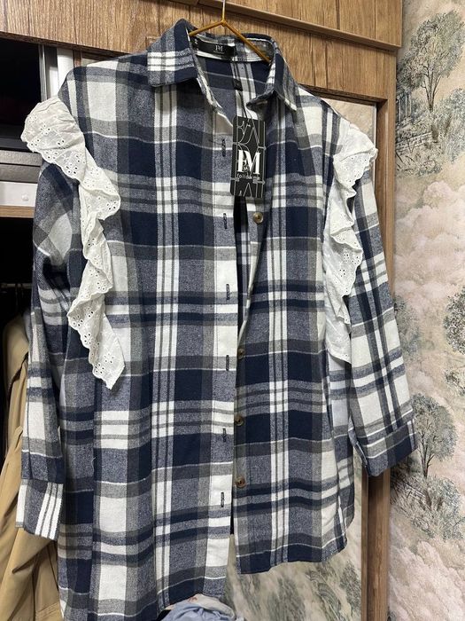 Стильная кофта от бренда в клетку осенний весенний с нежной кружевом