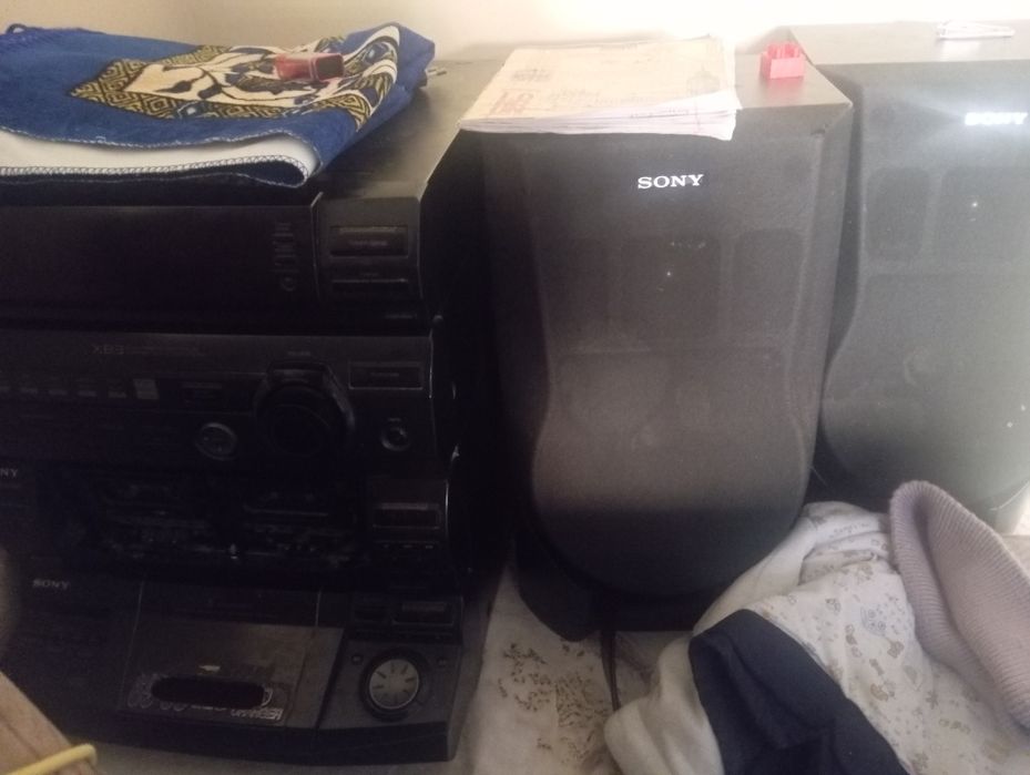 Сони муз центр. Радио, фоно,видео ишлайди,