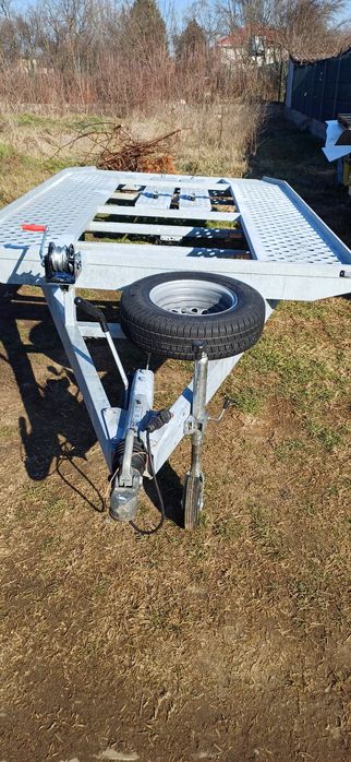 Vand platformă auto