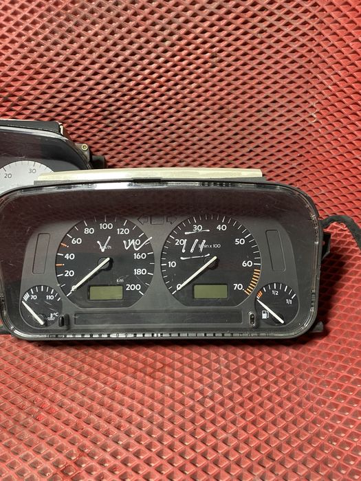 Приборная панель(щиток приборов) Гольф 3