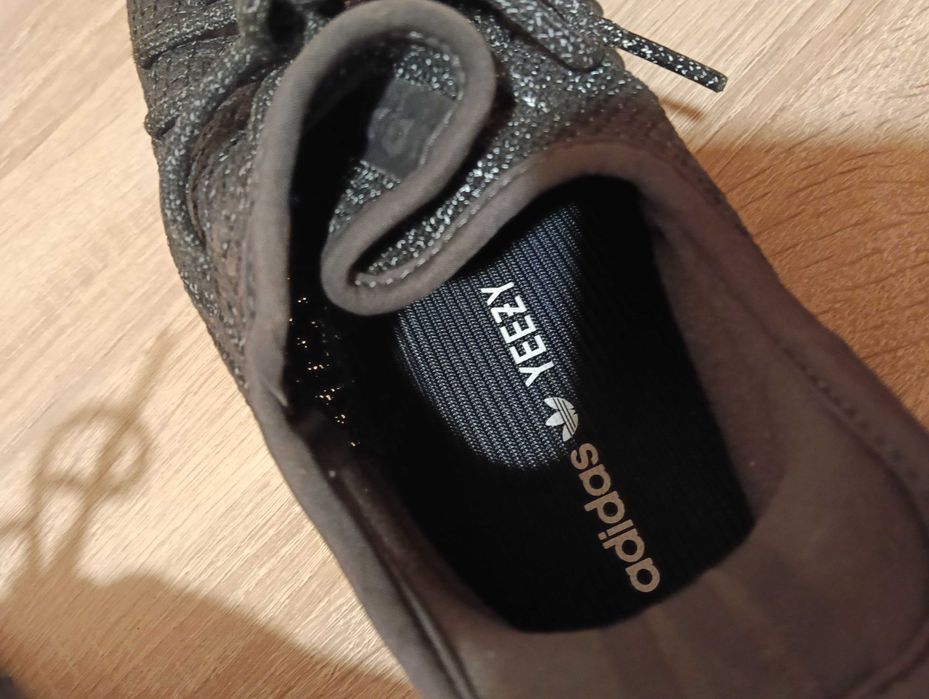 Продавам спортни обувки Adidas Yeezy