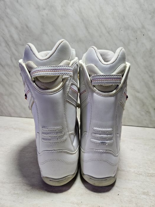 Boots 115 buti placa snowboard   5150 mărimea 39  (25   cm) .