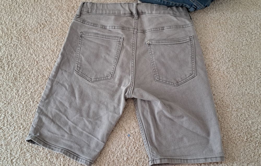 Lot blugi pantaloni scurti marimea 12-13 ani hm