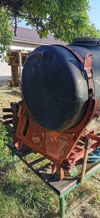 Vand pompa 300 litri pentru stropit vie.