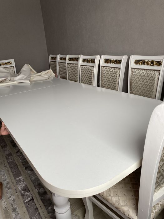 Үстел сатылады .