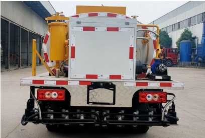 Битумораспределитель HOWO 4×2, 4 000 л. (битумовоз) Доставка 30 дней