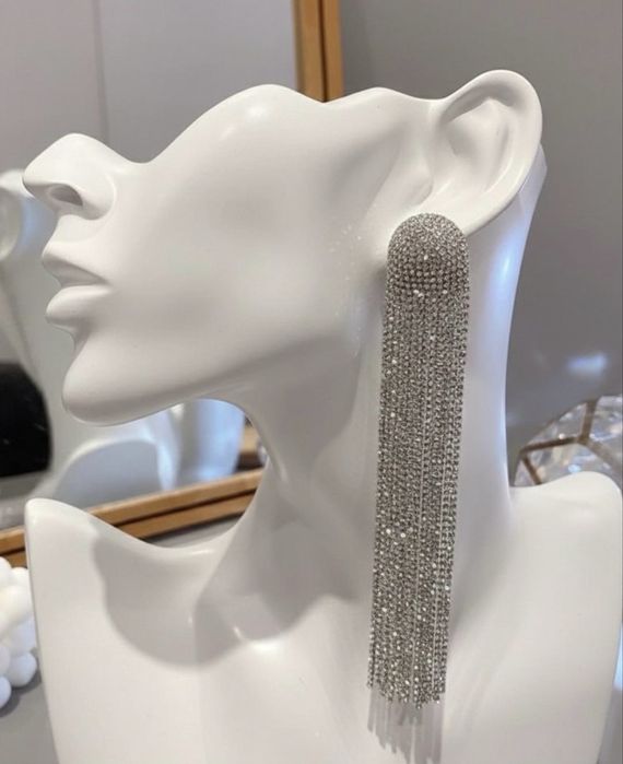 Длинные серьги из страз