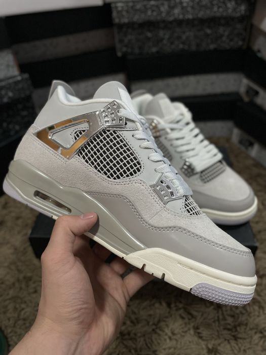 Jordan 4 Retro Frozen Moments