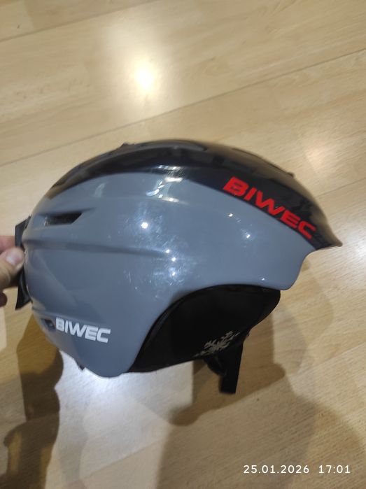 Продам горнолыжный шлем