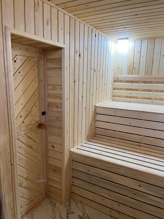 Hovli sotiladi. Koʻchib kirishga tayyor, fayzli, yam-yashil daraxtlar